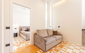 4Fo6 Navigli-Duomo -Yellow Chic Apartment -